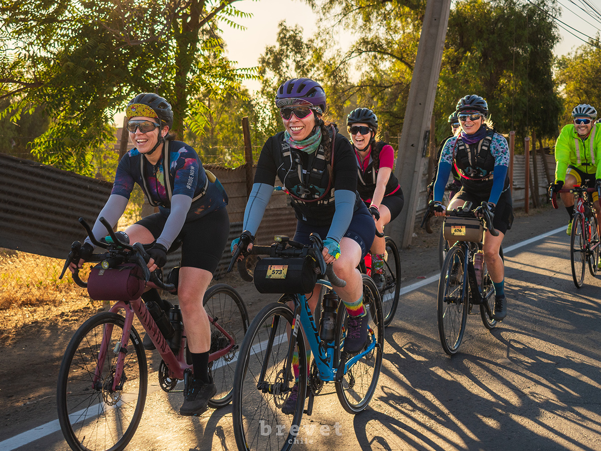 En grupo pedaleando